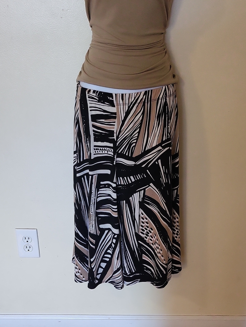 Susan Graver Black and Beige Abstract Print Maxi Skirt